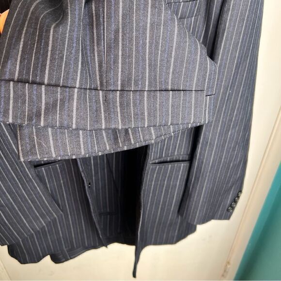 Hugo Boos wool striped man’s suit jacket and pants - Picture 7 of 13